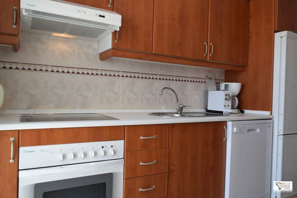 Bright 2 Bedroom First Floor F-4