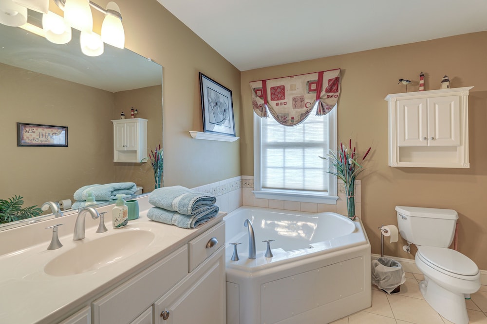 2 Mi to Bethany Beach! Spacious Family Retreat