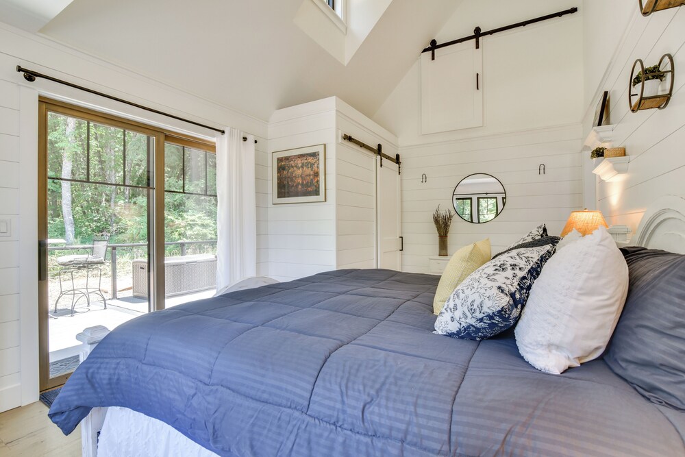 Oregon Wine Country Retreat: Sip & Dine Outside