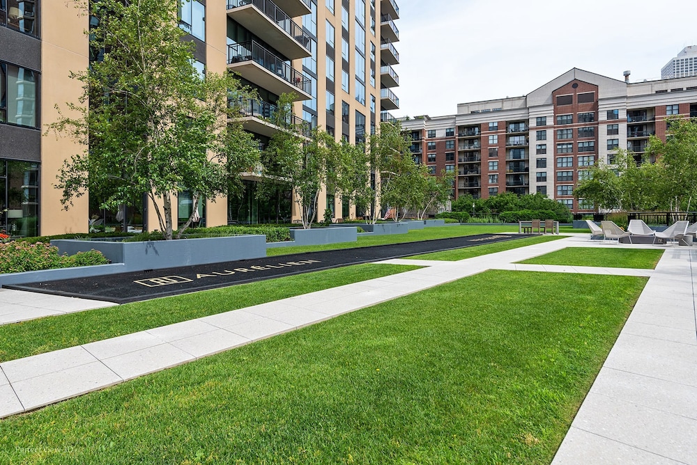 Mag Mile Retreat Stunning Views High-end 2BR