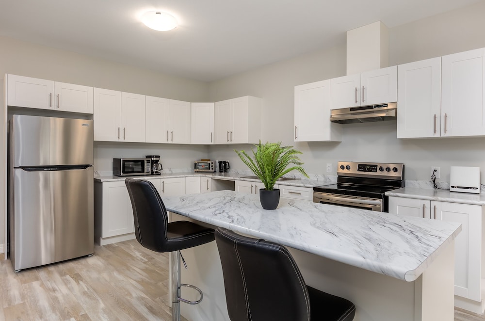 Luxury Bungalow mins Niagara falls & Brock uni