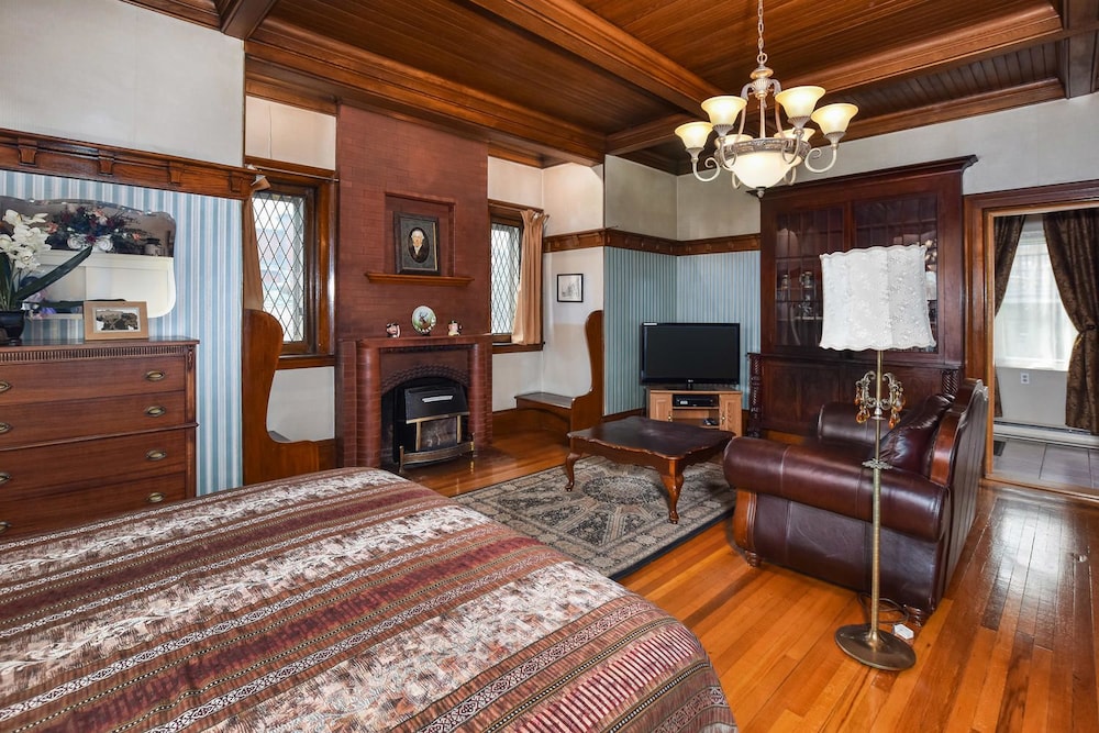 Brockville Vacations - The Noble Suites - Property Image 9