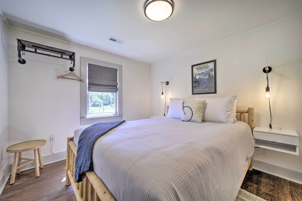 Updated Brevard Home - Close to Downtown! view 3
