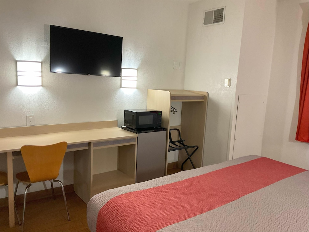 Motel 6 Jackson Airport, Pearl