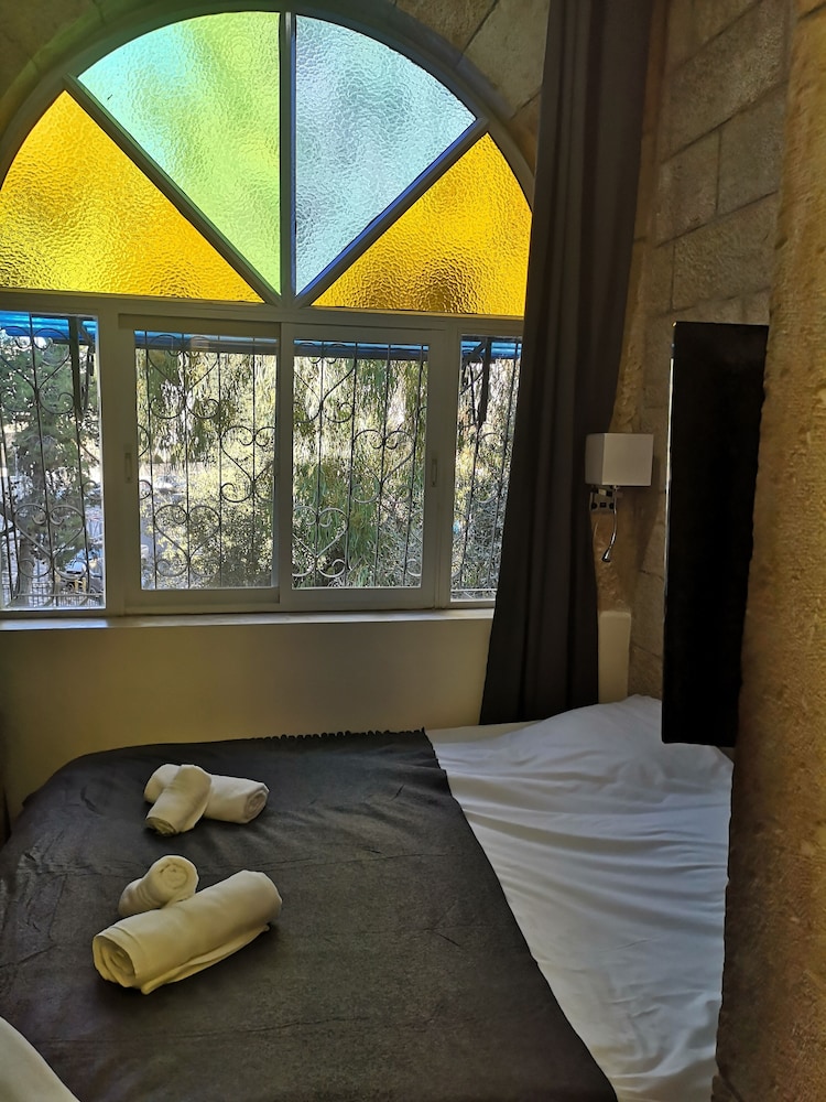 Allenby 2 Bed & Breakfast