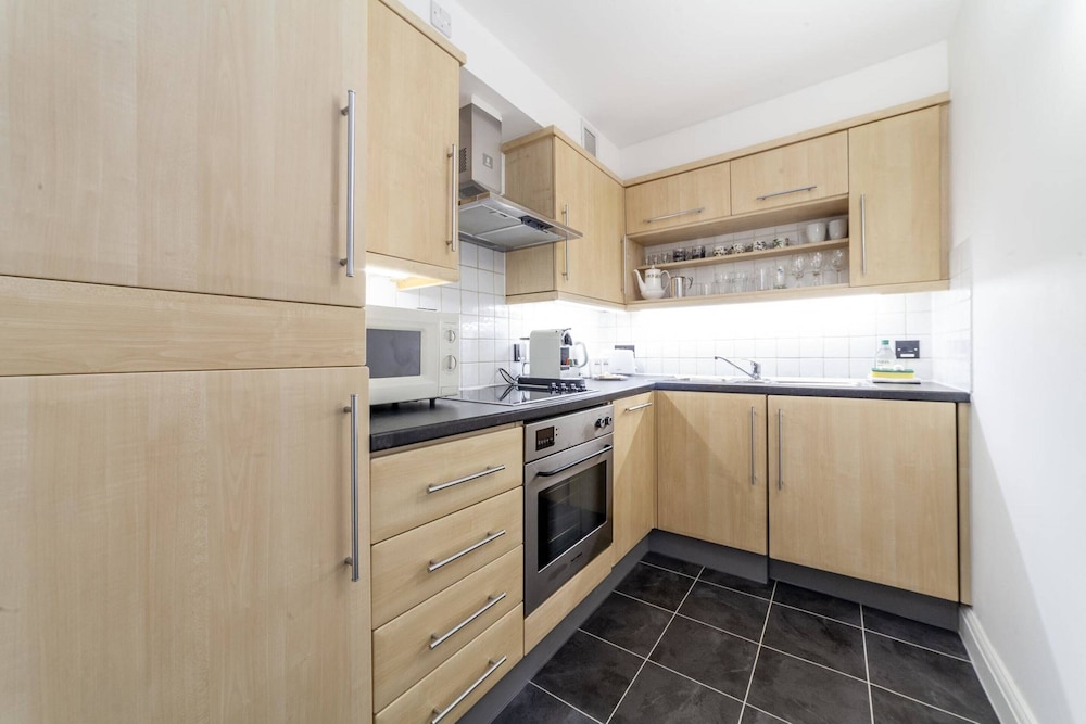 Cosy Apartment Steps From London Eye view 5