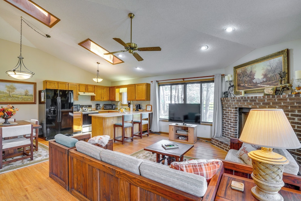 Retreat on The Woods Resort: Mtn View Golf Course! - Property Image 21