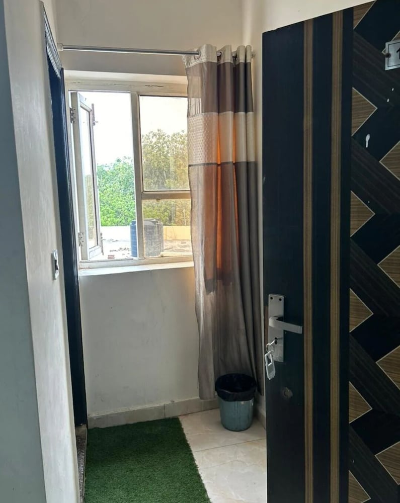 Hotel Satyam Near Ramakrishna Ashram