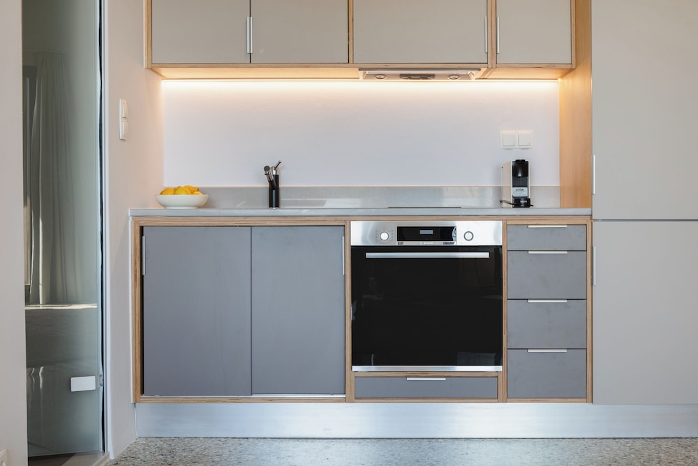 1 bedroom apt up to 3