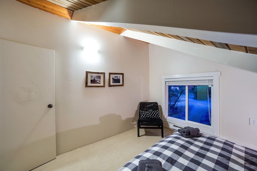 Snowline Cabin 66 - Hot Tub - Wi-fi - 3 Bedroom - Sleeps 10 view 3