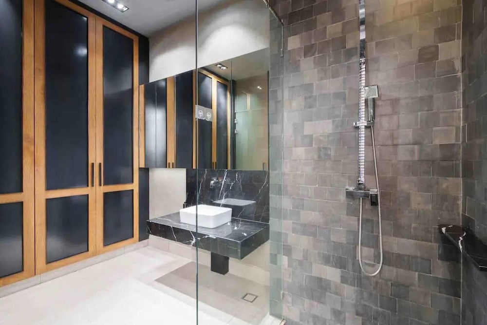 Luxury Pool Villa With Jacuzzi & Lift by Thonglor