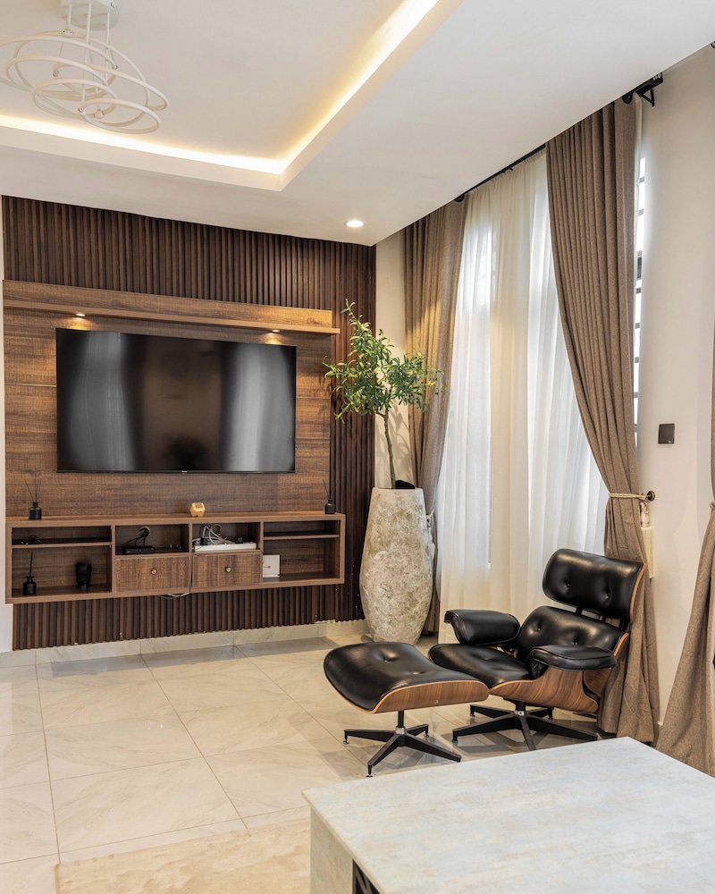 George Residence Ologolo Lekki