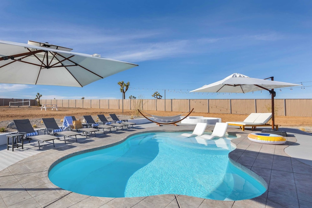 Pool, Spa, Pickleball & Piano Near Pioneertown Harmony House by Avantstay