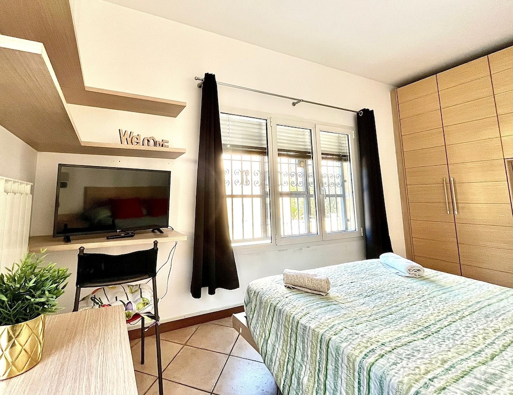 Modern apartment center of Bologna view 4