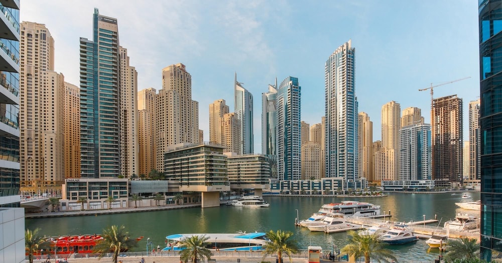 Big Bright Luxury Marina View Apt Near Beach