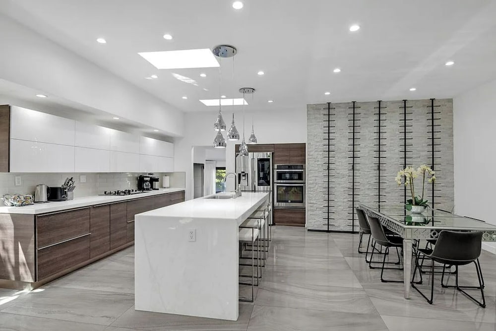Mansfield Modern - Ultimate Entertainers Oasis With Guest House