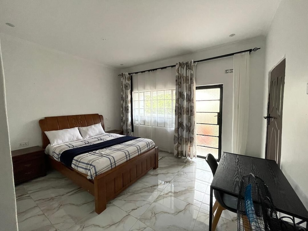 eCRG PARK GUESTHOUSE
