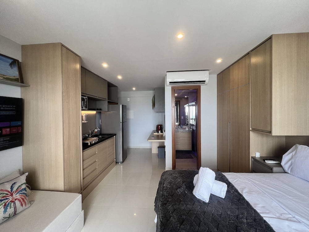 Stay Just Steps From Itapua Beach, With Pool and gym - RGF