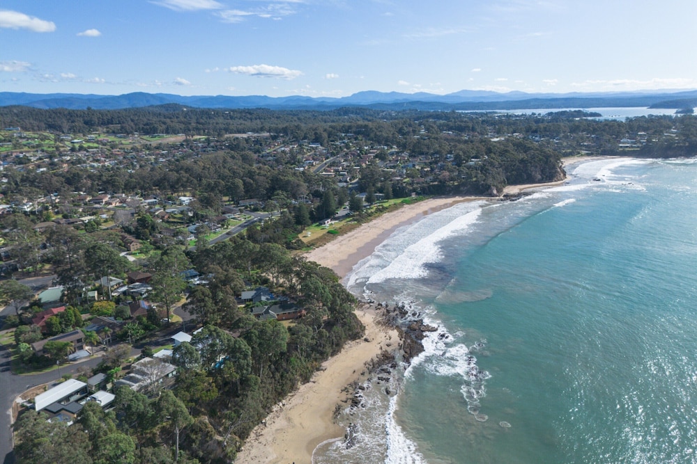 Secluded 3-bed Retreat Moments to the Beach