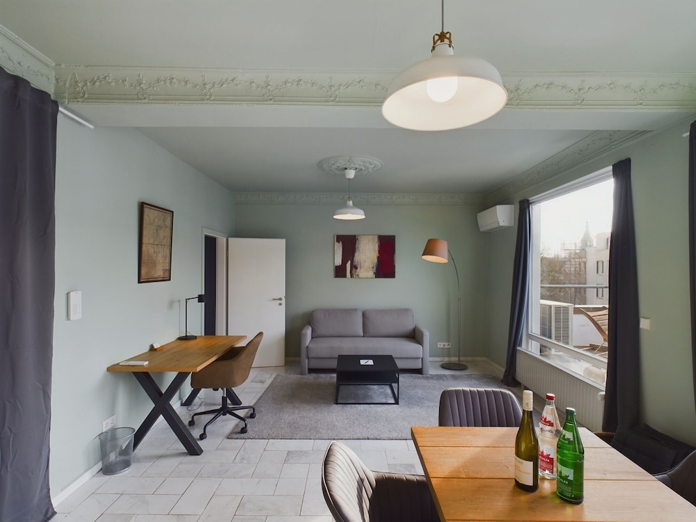 Art Apartments