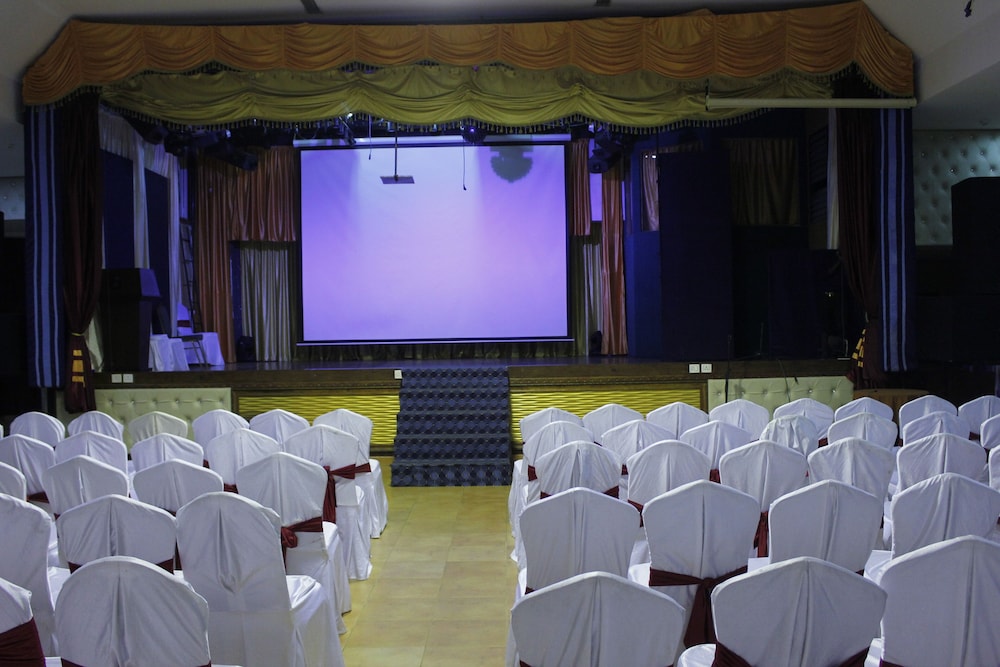 Regant Lake Palace