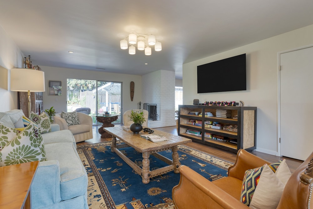 Hummingbird Haven by Avantstay Dog-friendly Near the Beach Huge Yard Hot Tub
