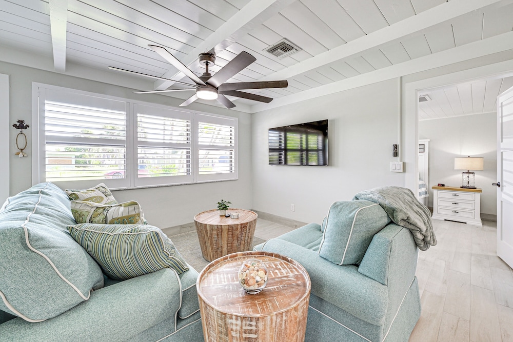 Steps to Englewood Beach: Home w/ Outdoor Oasis!
