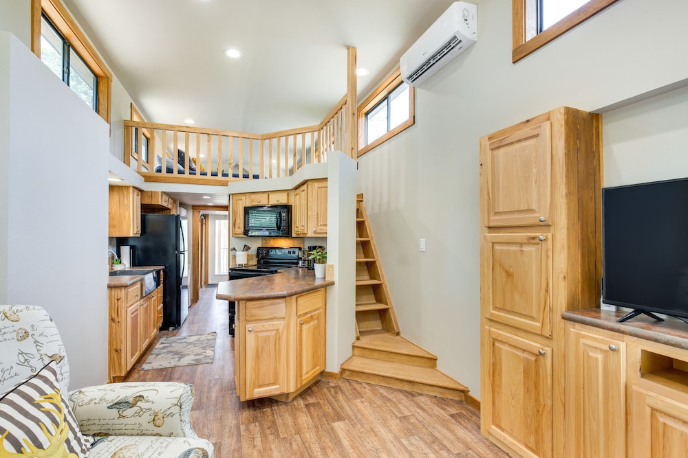 Tiny Vacation Rental Home ~ 12 Mi to Lake Fork! view 5