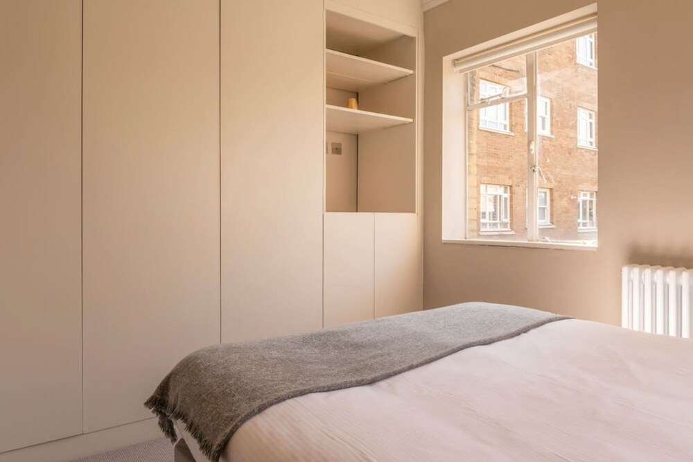 A Regal Abode - Marylebone - by Frankie Says
