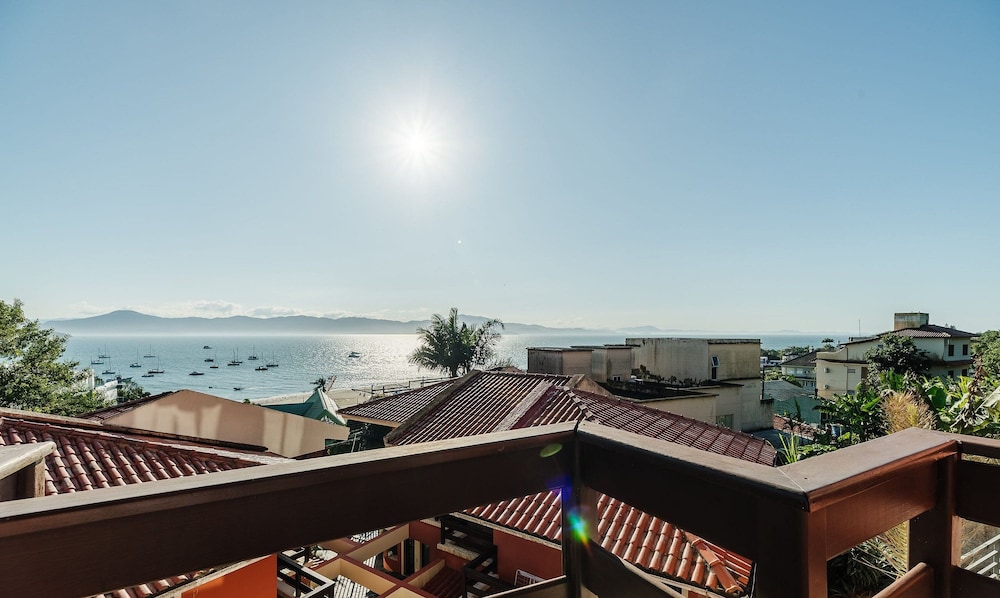 JOFs Apartamentos c Piscina e Vista Mar