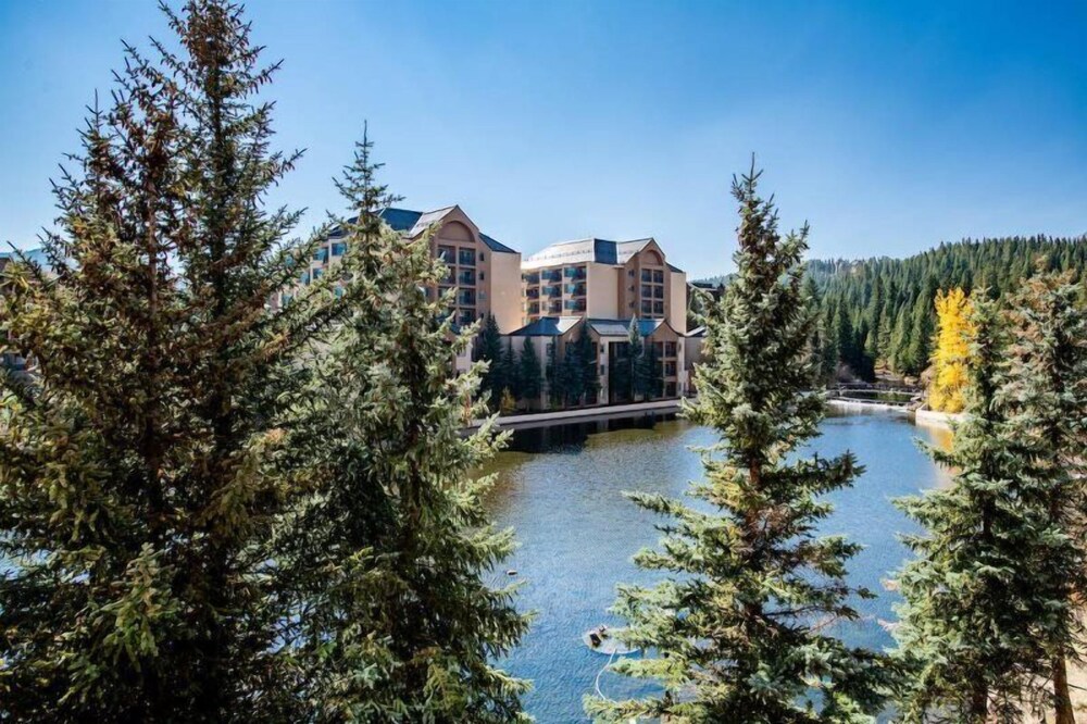 Ski-in, Ski-out 3 Bedroom in Downtown Breckenridge at Peak 9