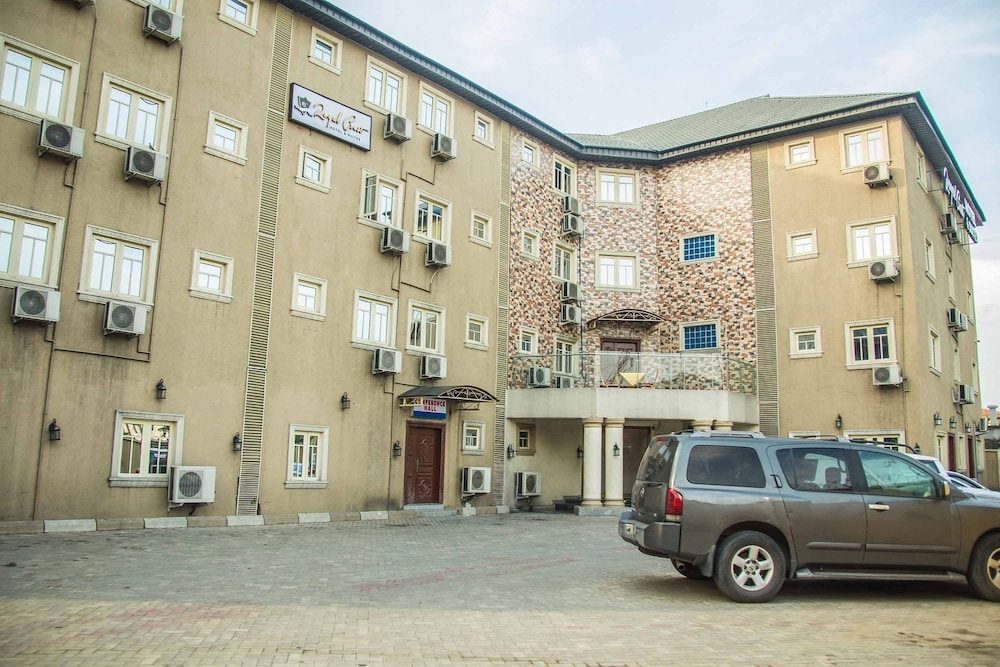Royal Crest Hotel & Suites