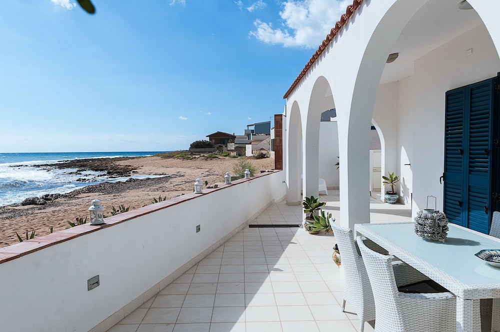 Brezza Marina en Noto — balance & terrace