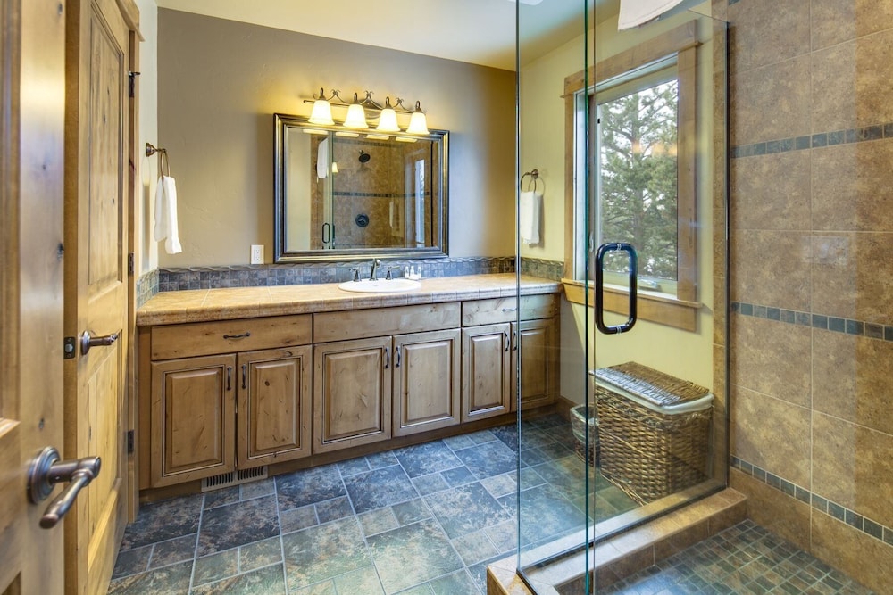 56540 Sunstone Loop 4 Bedroom Home