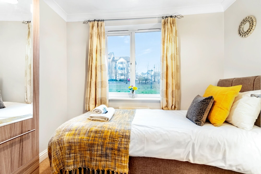 Peterborough Vacations - KVM - Hampton House - Property Image 3