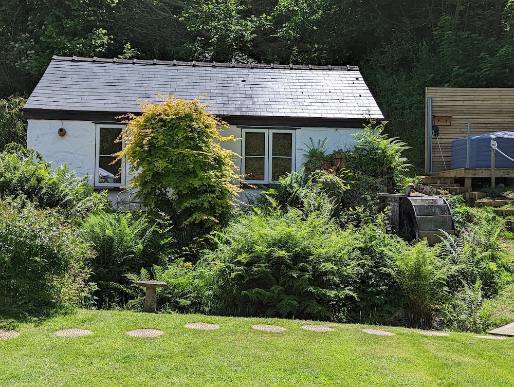 Little Pandy Cottage view 3