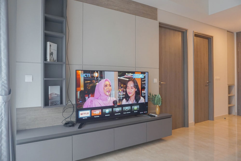 Modern Designed And Strategic 1Br Apartment Arumaya Residence