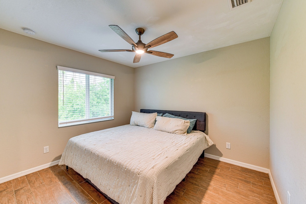 3 Mi to Public Beach: Port Charlotte Getaway!