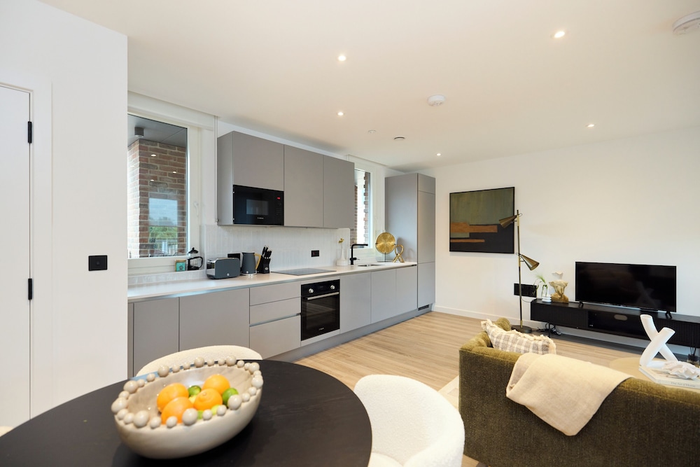 The Tottenham Retreat - Homely 2bdr Flat With Balcony