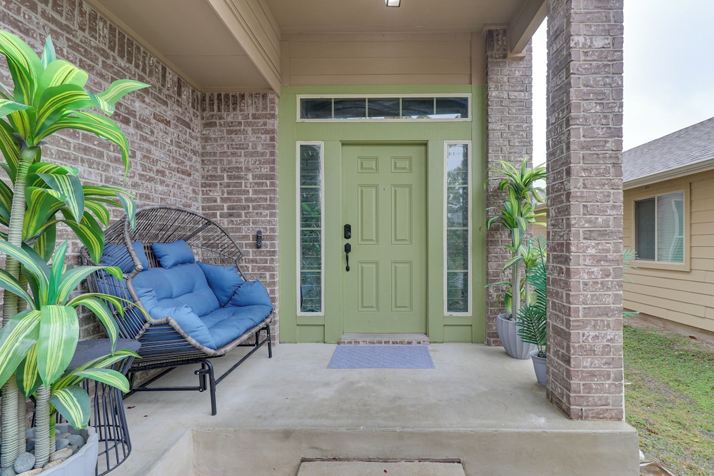 17 Mi to Dtwn Austin! Family Escape w/ Pool Access