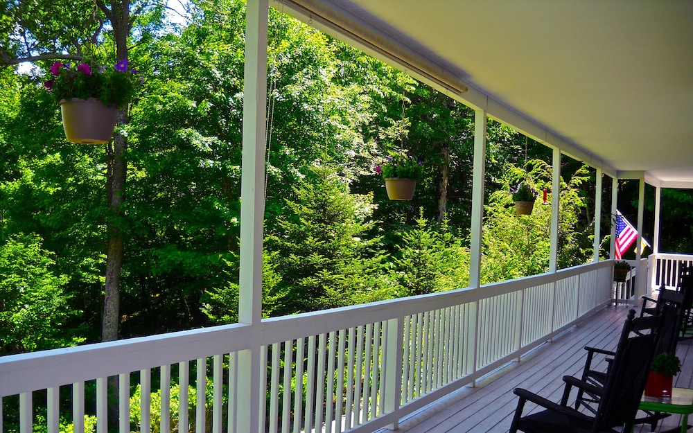 Bald Mountain House Inn at the Wolf Laurel Resort