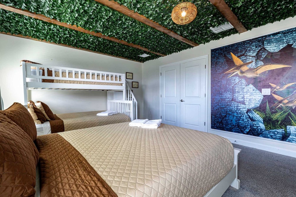 Luxury 9BR Villa Poolside Bliss n Pool Table Fun