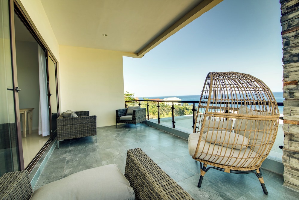Luxury Oceanfront Villa Fully Staffed