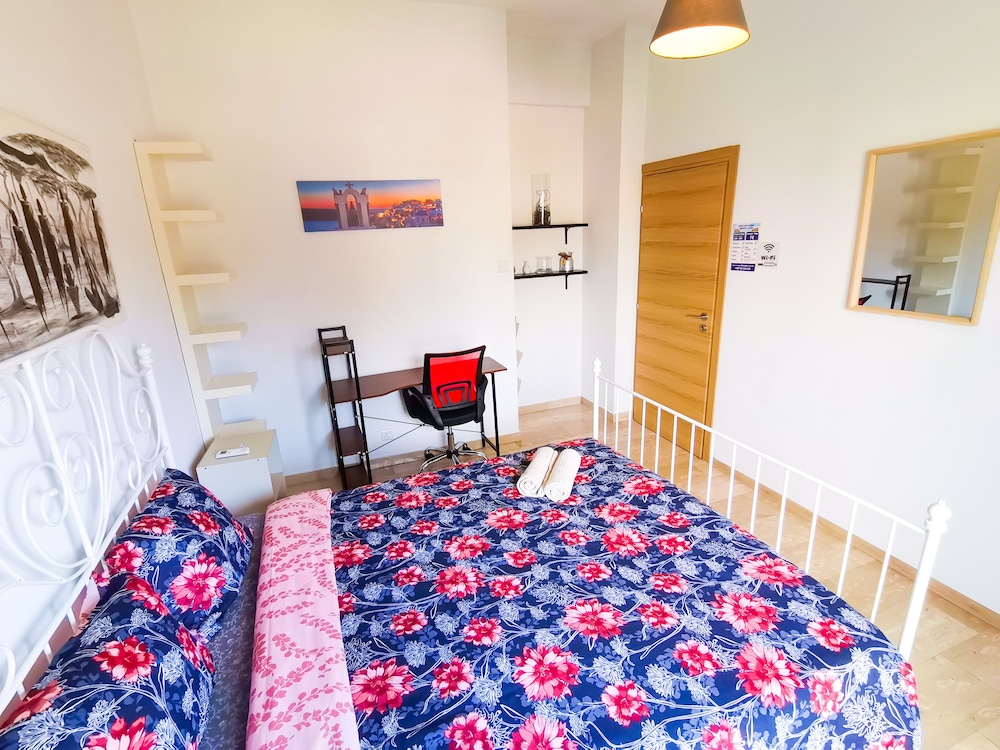 Central Square Nomadic Rooms view 4