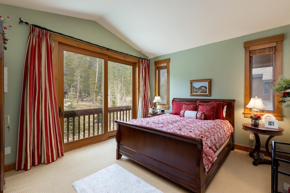 45 Thackwell Lane 4 Bedroom Townhouse by RedAwning view 4