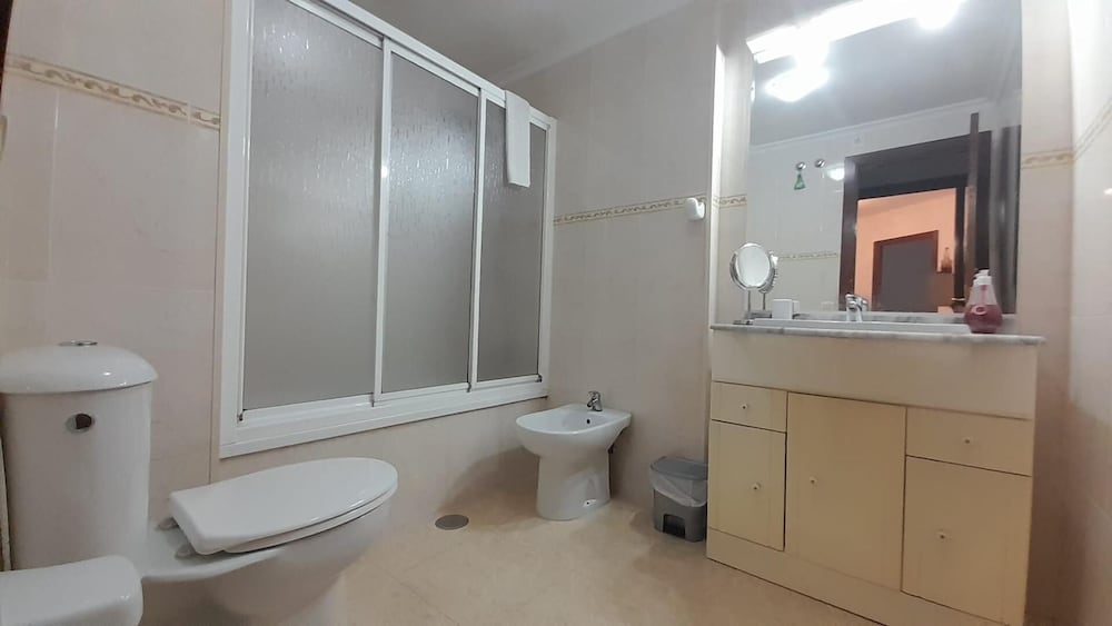 Apartment-sleeps6-parking-terrace