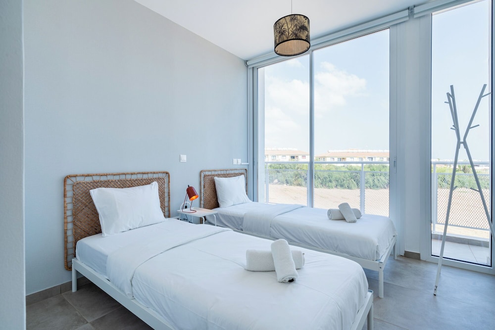 Blu Horizon - Stylish Living with Pool & Balconies in Protaras