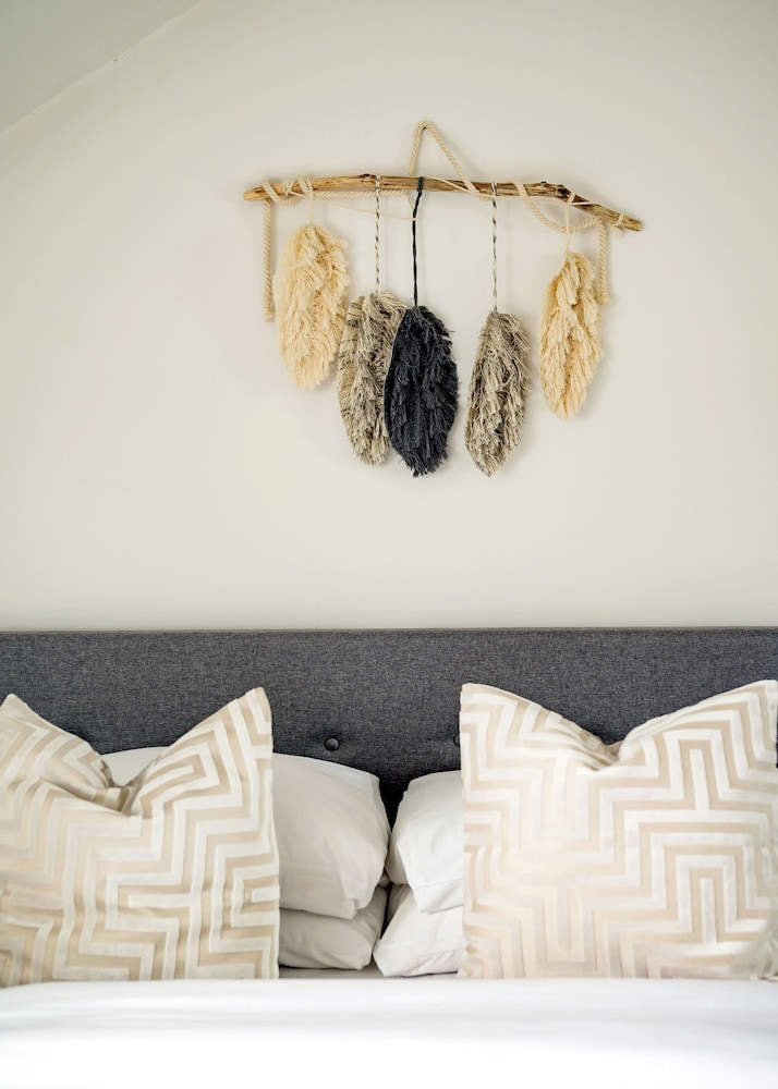 The Luxury Treehouse - One bed Little Venice - by Out of Office Lifestyle