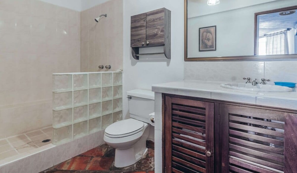 Ocean View 2Br Condo-balcony-beach-pool - 604