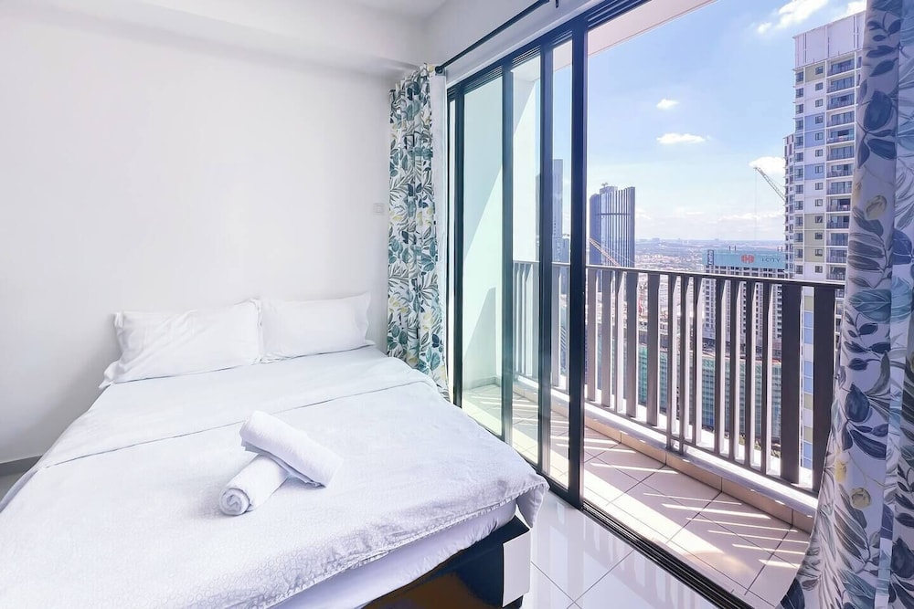 ICity Luxury Condo by Smarthome